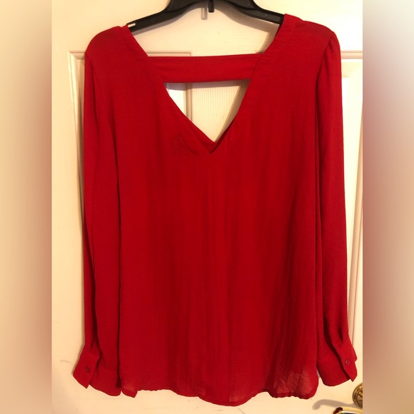 A.N.A A New Approach red blouse v-neck Front and back with cut out size L EUC - Picture 3 of 8